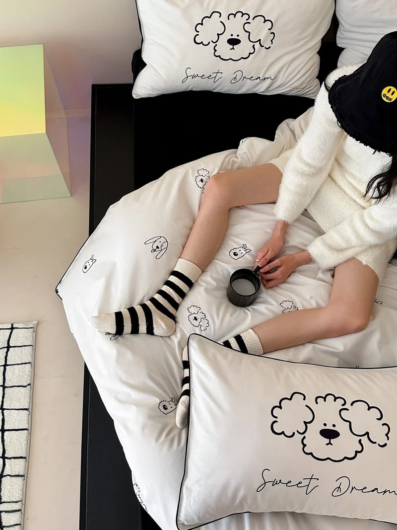 Kinder-Bettwäschegarnitur mit Panda-Motiv aus Baumwollsatin und liebevoller Applikation