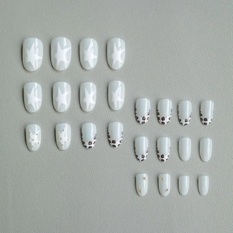 Künstlerisches Leopardenmuster und Stern Nageldesign Set