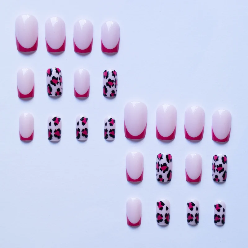 Künstlerischer Leopard und französische Spitzen-Nagelkunst