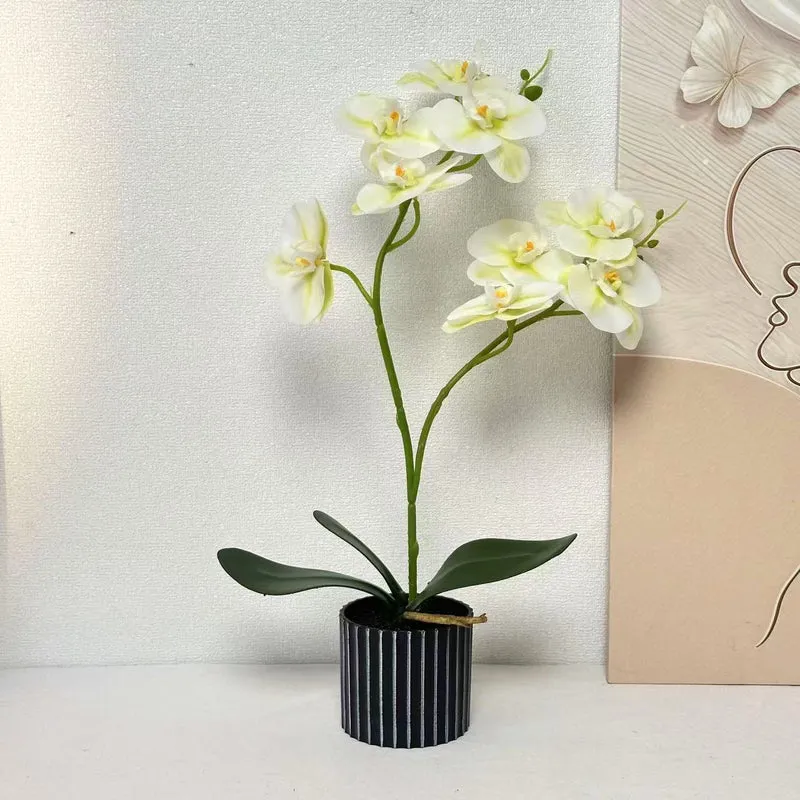 Künstliche Orchideenarrangement für die Innendekoration Zuhause