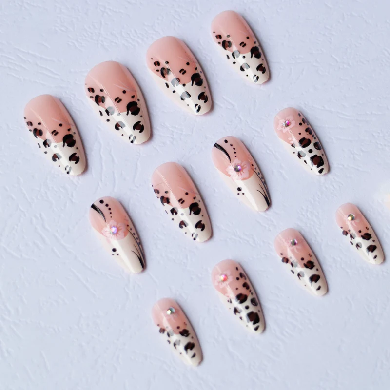 Künstlerisches Leopard- und Blumen-Nagelkunst-Set