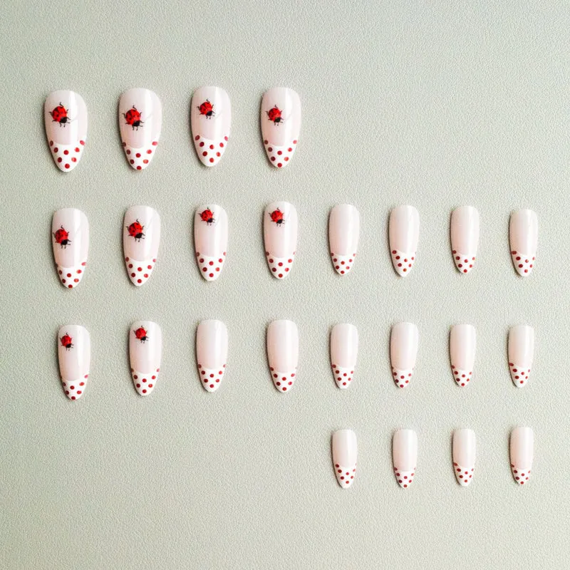 Künstlerisches Marienkäfer-Themen-Nagelkunst-Kit
