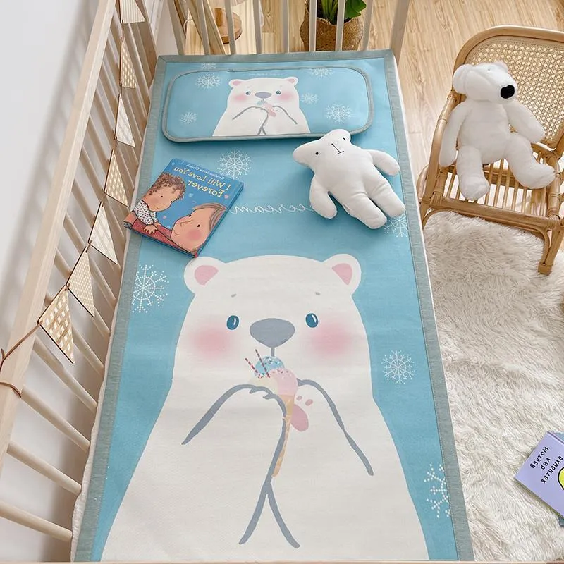 Gepolsterte Baby-Krippenauflage mit Gute‑Nacht-Print, rutschfester Unterseite und abwischbarem Bezug