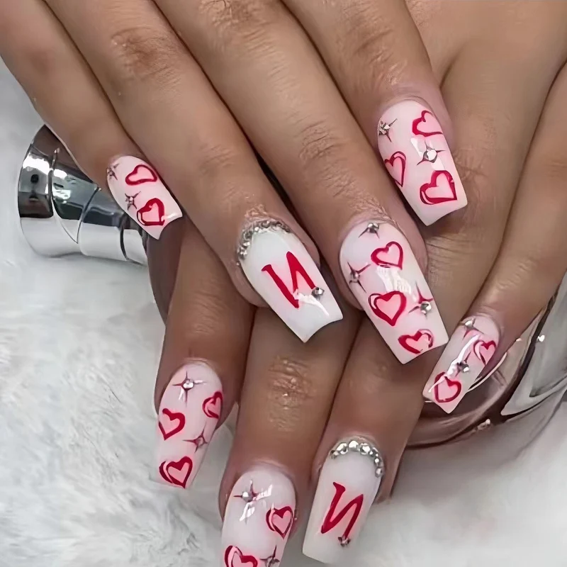 Künstlerisches Herz und Edelstein Nagelkunst Set
