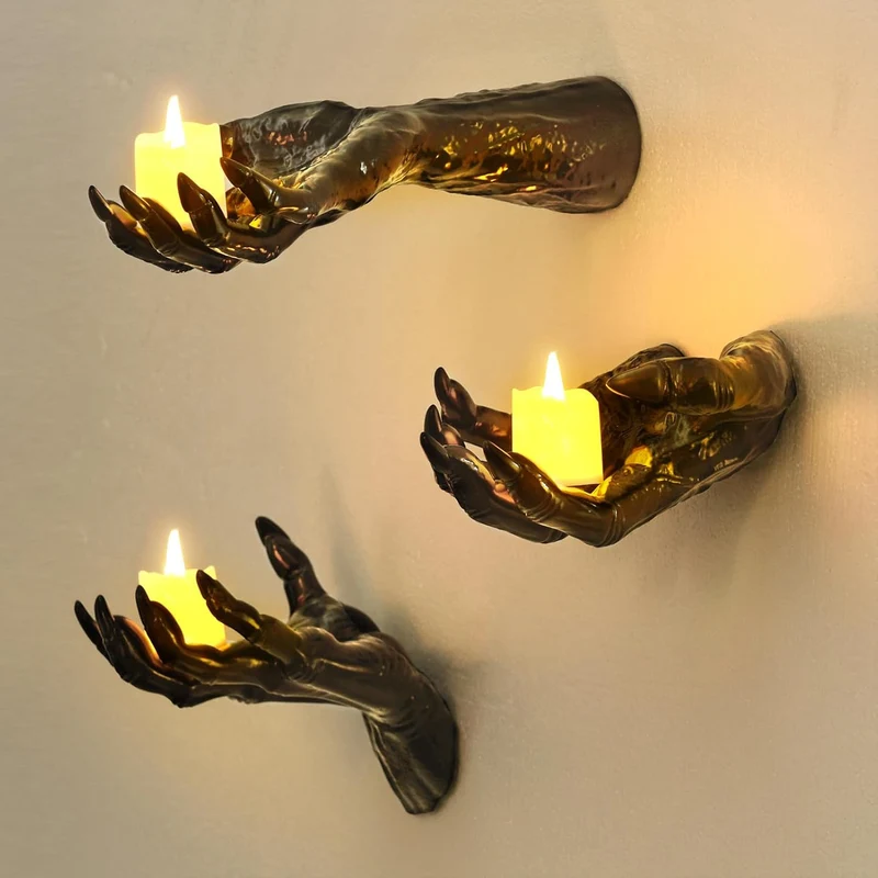 Wandkerzenhalter in realistisch geformter Hand aus Resin