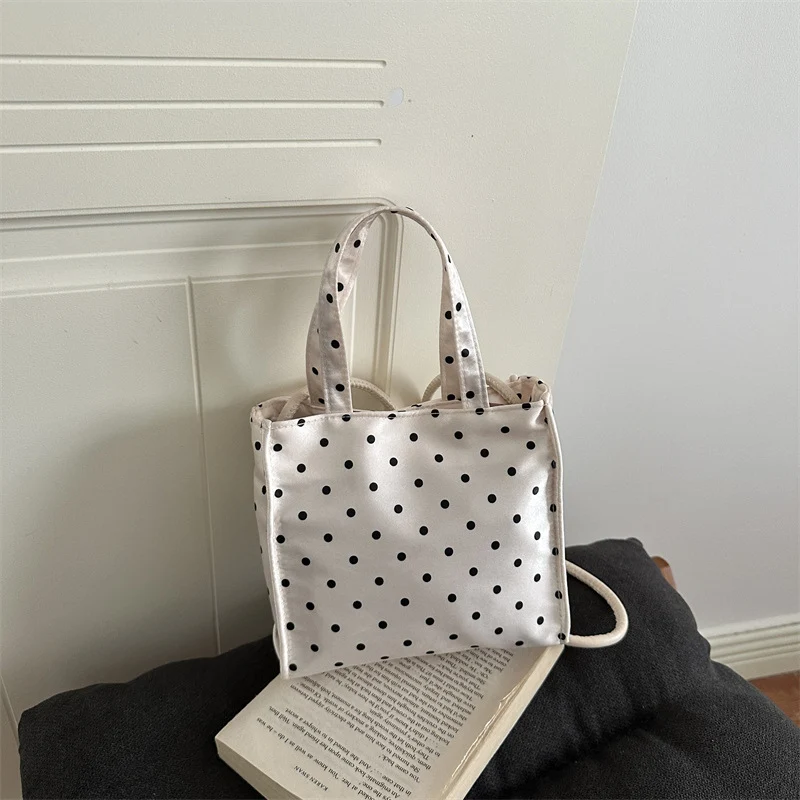 Charmante Pünktchen Mini-Handtasche