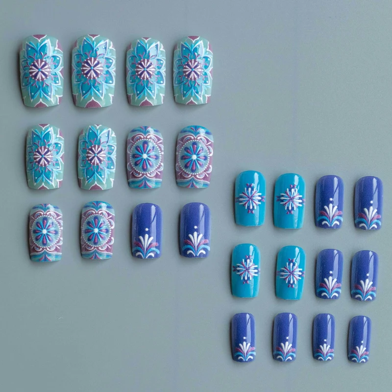 Künstlerisches Blumenmuster Nagelkunst