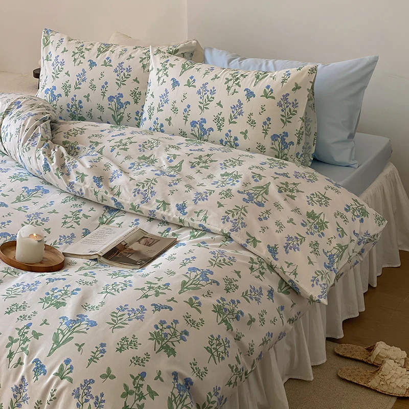 Bettbezug-Garnitur aus feinem Baumwollsatin mit aquarelliertem Blumenprint und atmungsaktivem Perkal-Effekt