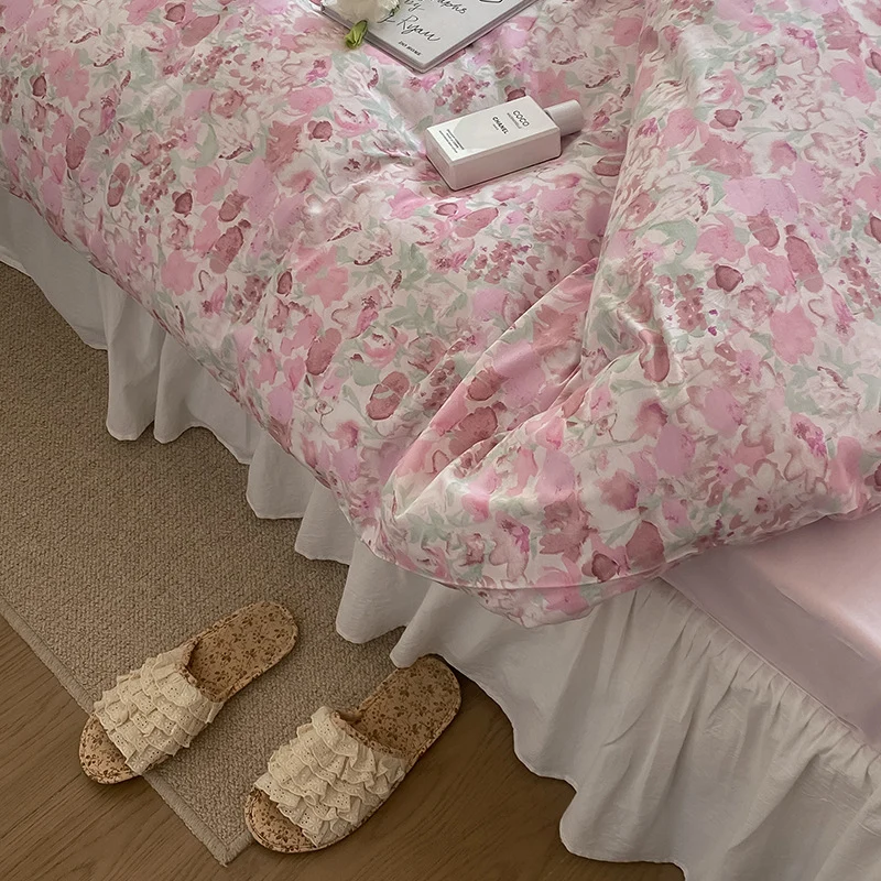 Bettbezug-Garnitur aus feinem Baumwollsatin mit aquarelliertem Blumenprint und atmungsaktivem Perkal-Effekt