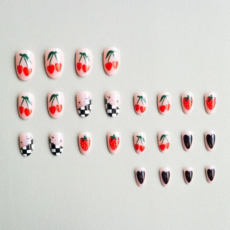Künstlerische Blumen- und Karomuster-Nagelkunst