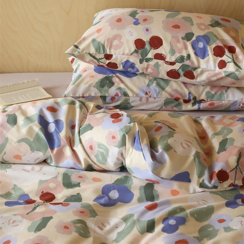 Baumwollsatin Bettwäsche-Set mit feinem Karomuster und floralen Motiven