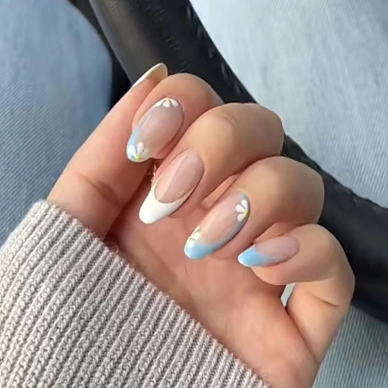 Künstlerische florale Akzent-Nagelkunst