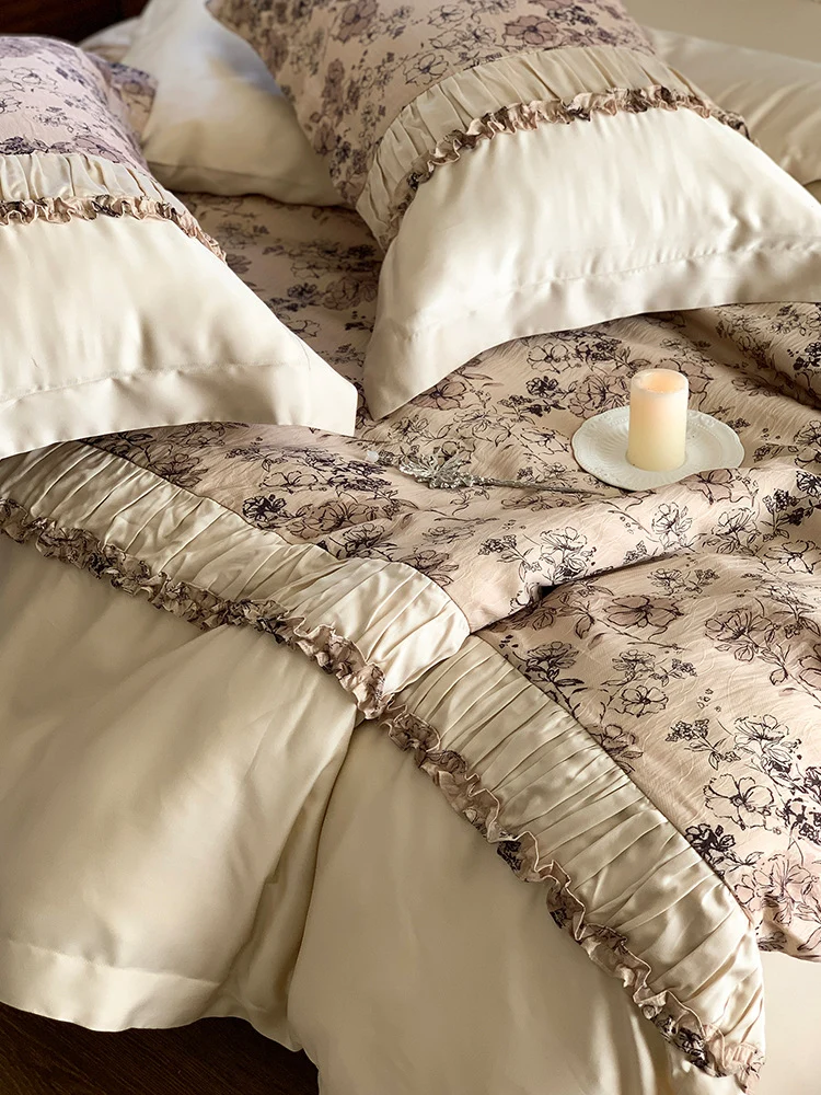 Fein-Satin-Bettgarnitur mit floralem Jacquard und Plissée-Volant