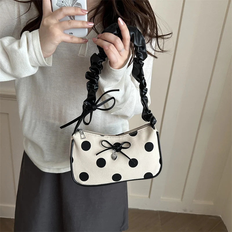Lässige Polka-Dots-Handtasche