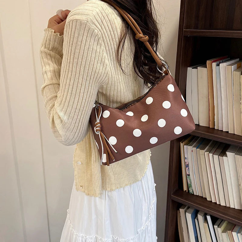 Lässige schicke Polka-Dot-Handtasche