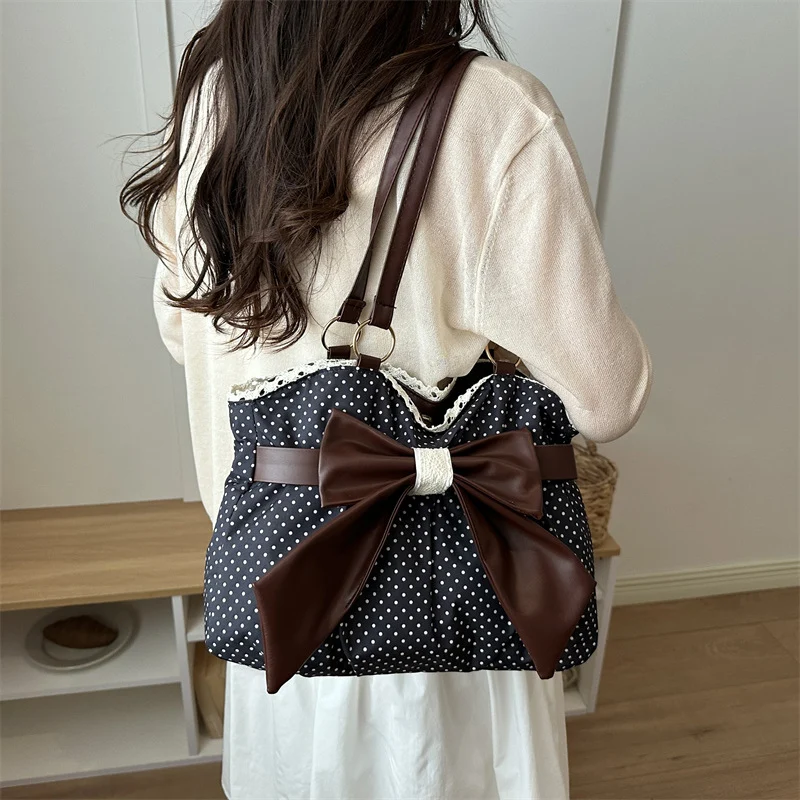 Bow-Accent Polka Dot Handtas