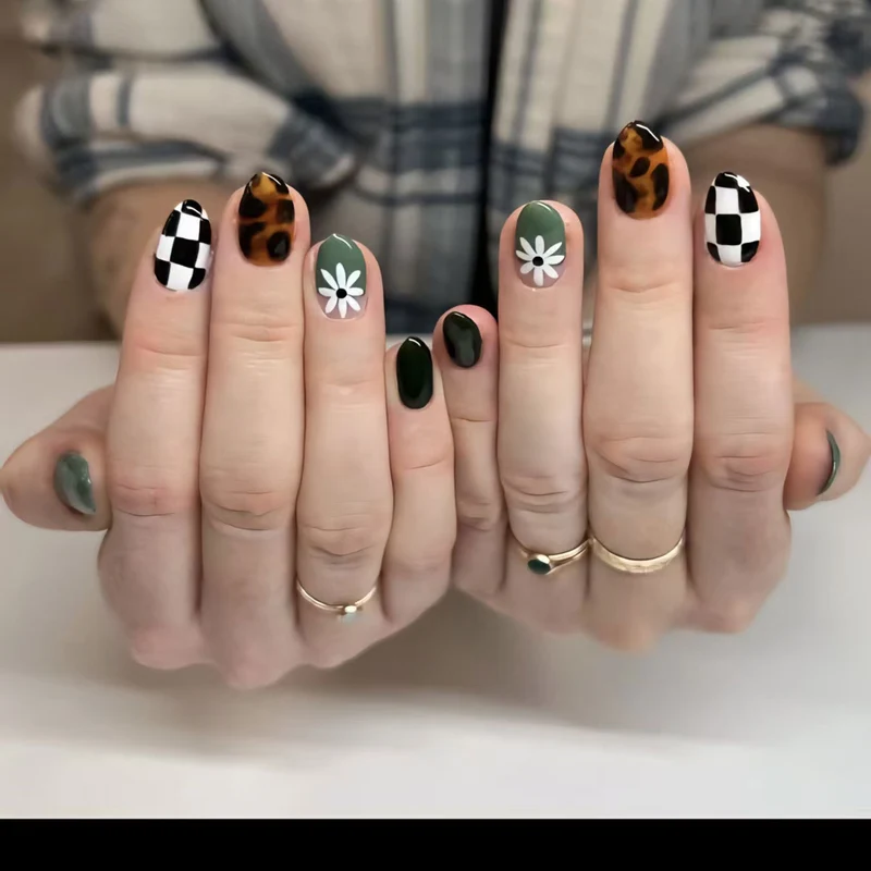 Künstlerisches abstraktes Nageldesign
