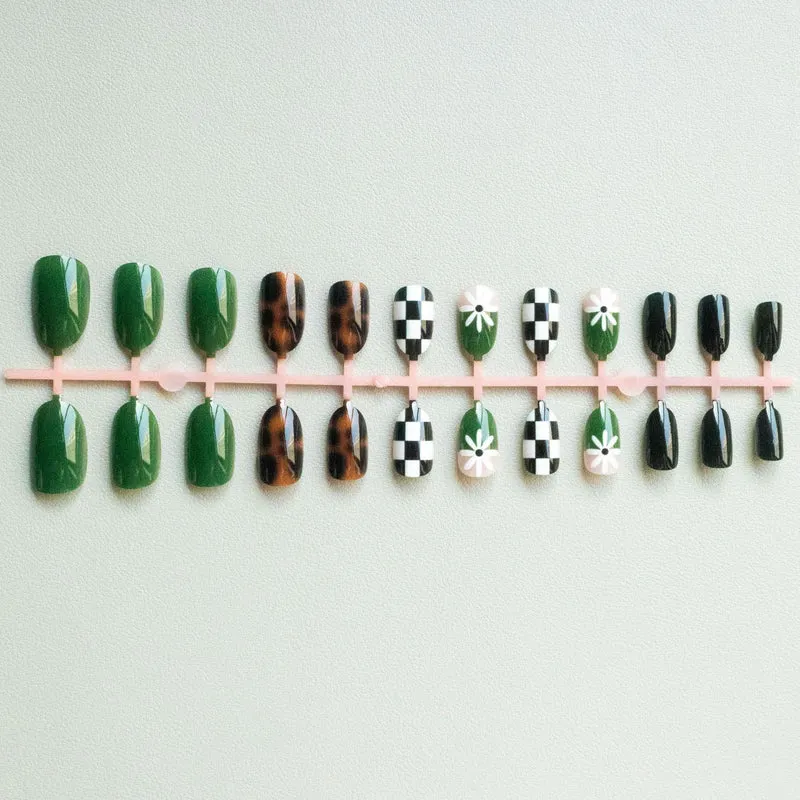 Künstlerisches abstraktes Nageldesign