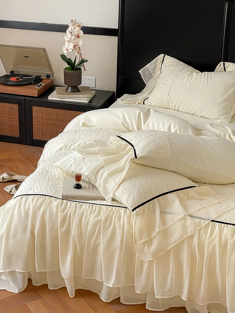 Luxuriöses Bettwäscheset mit Chiffon-Rüschen, Steppdecke und Kontrastpaspel