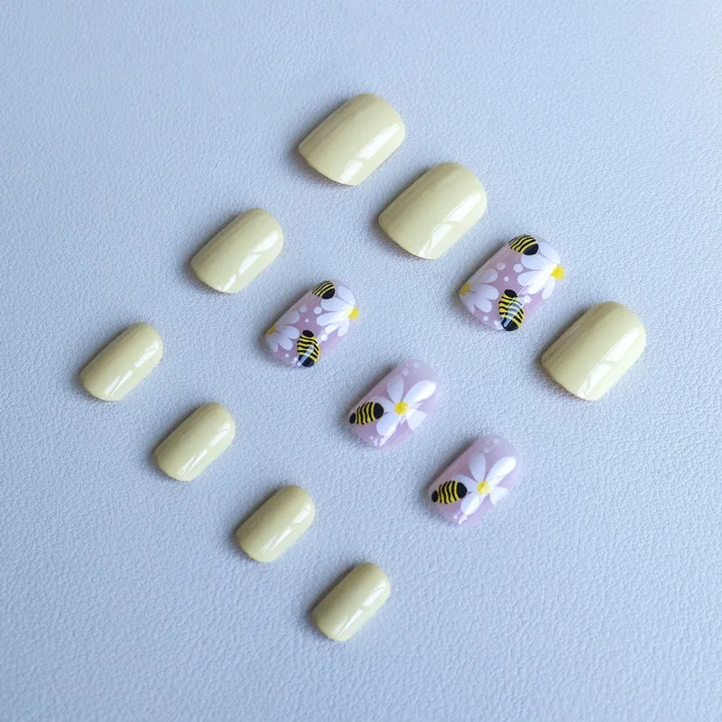 Künstlerisches von Bienen inspiriertes Nail Art Kit