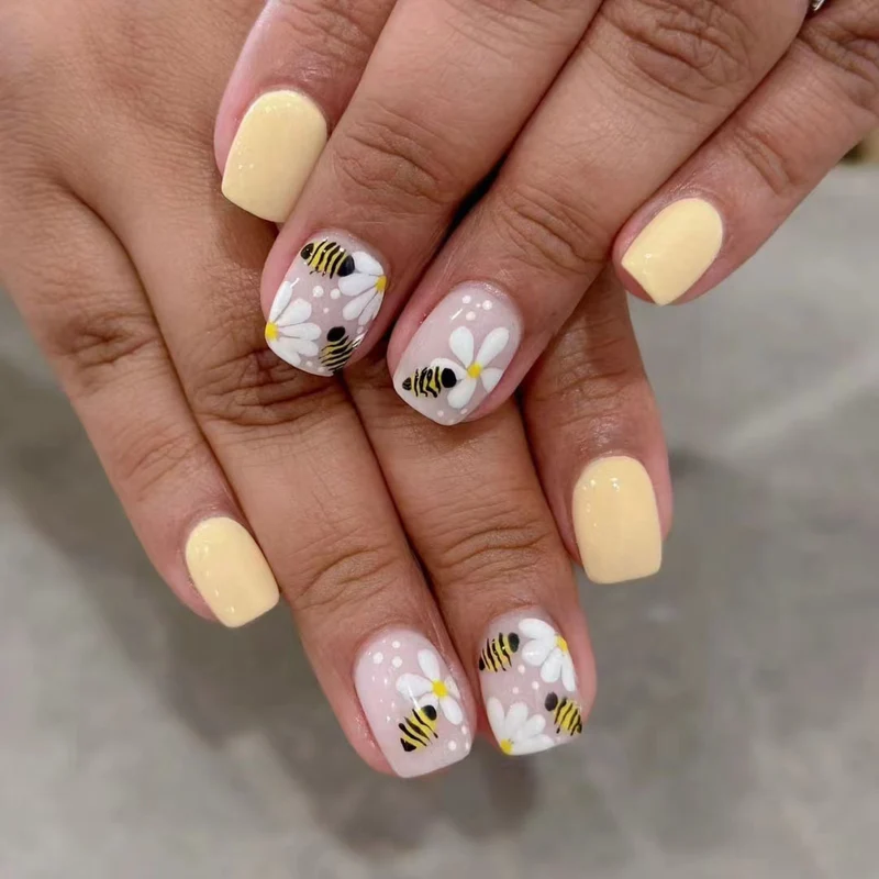 Künstlerisches von Bienen inspiriertes Nail Art Kit