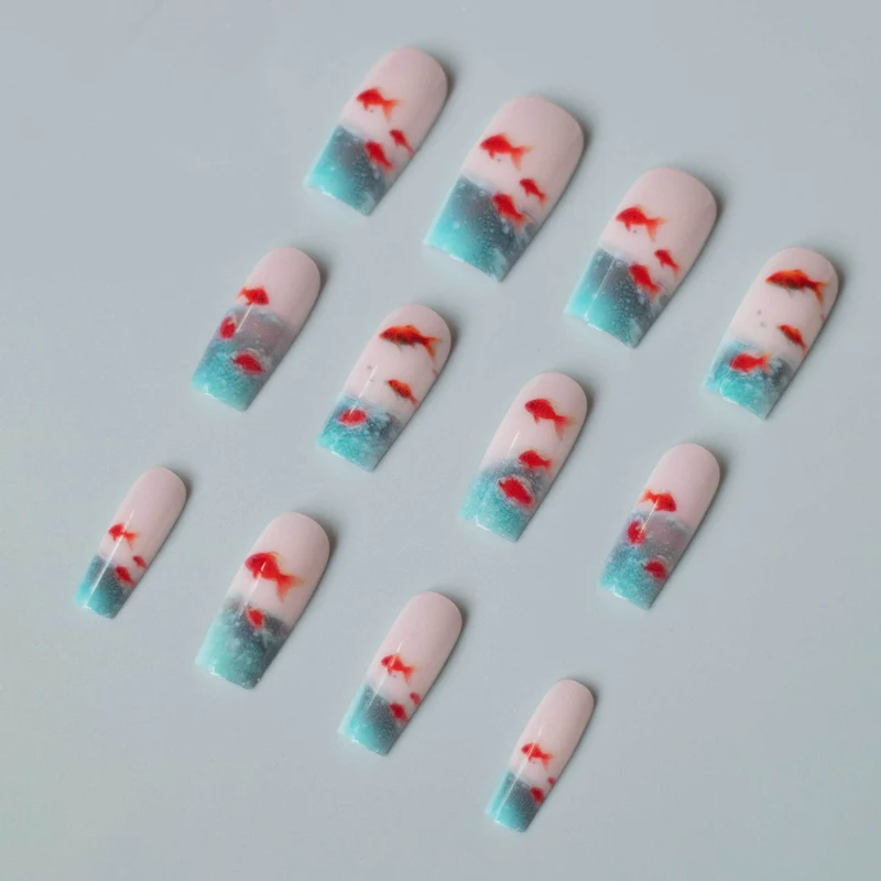 Künstlerische von Aquarien inspirierte Nagelkunst