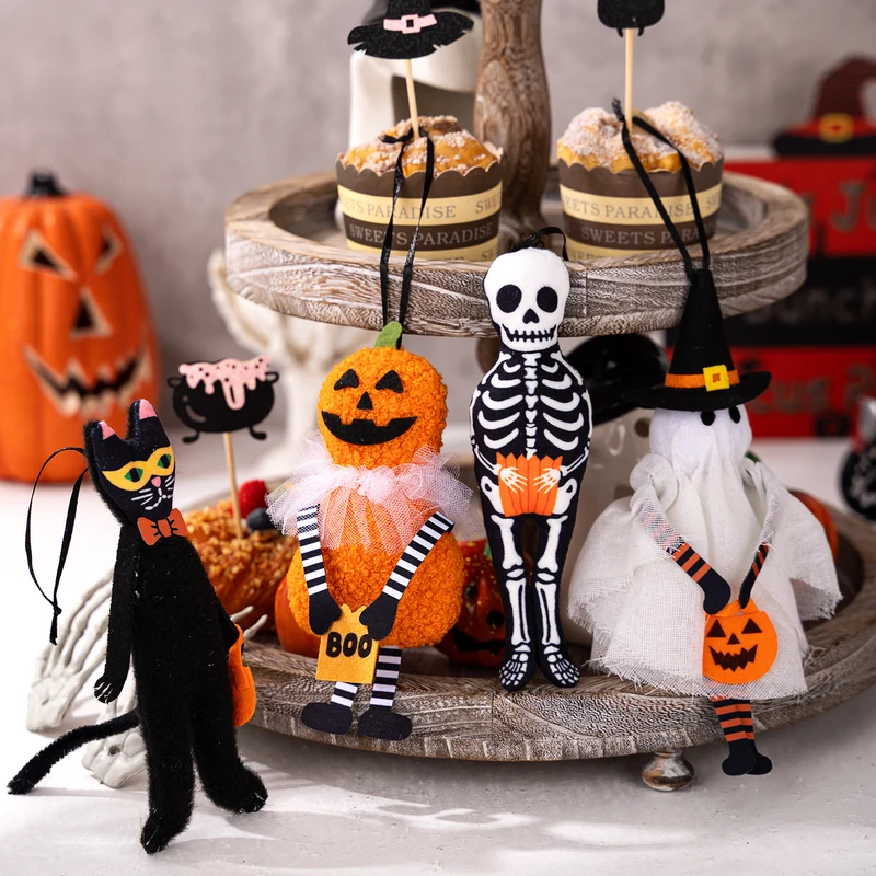 Halloween-Hängedekoration Plüschkürbis mit Tüllkragen und Bandaufhängung