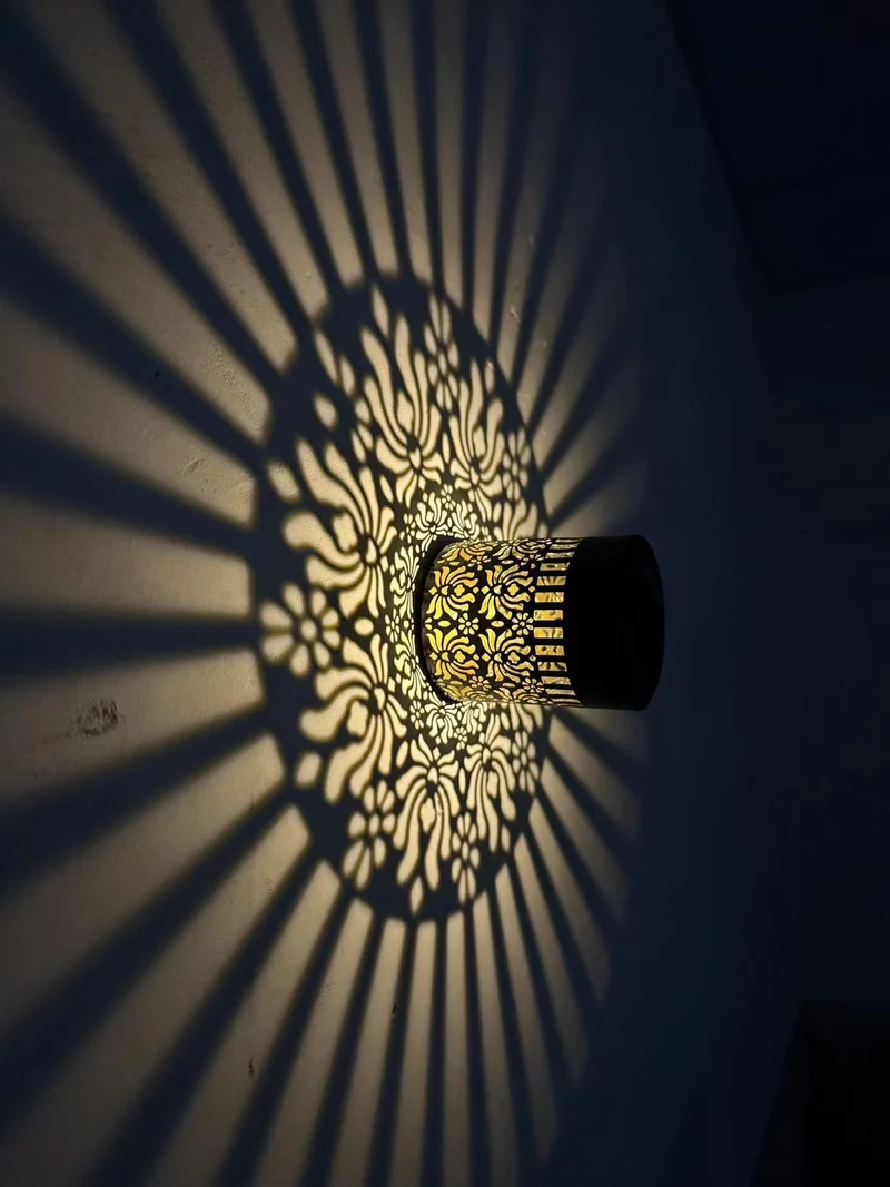 Dekorative Solar-RGB-Mandala-Projektions-Wand- & Gartensteckerleuchte Skanto