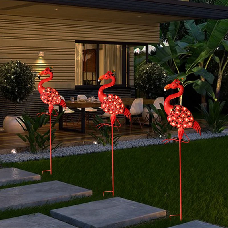 Dekorative Metall-Pfau-Gartenstecker-Skulptur mit integrierten LED-Lichterketten und wetterfestem Outdoor-Erdspieß Skanto