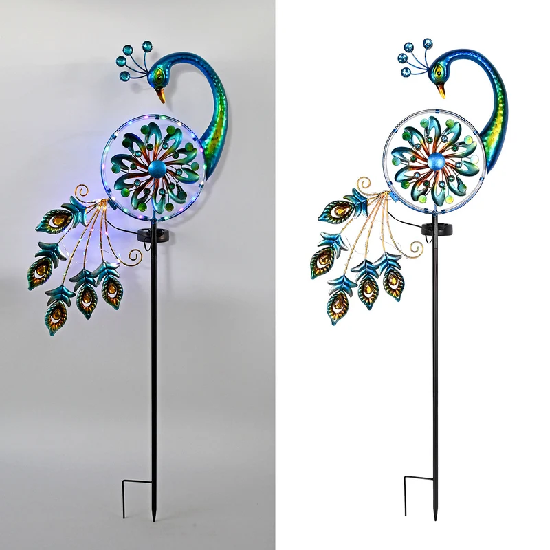 Dekorative Metall-Pfau-Gartenstecker-Skulptur mit integrierten LED-Lichterketten und wetterfestem Outdoor-Erdspieß Skanto