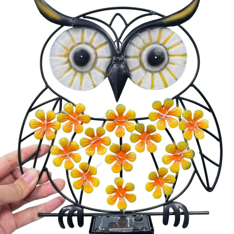 Dekorative Metall-Bienen-Wandleuchte mit integrierter LED-Lichterkette und Solarmodul Skanto