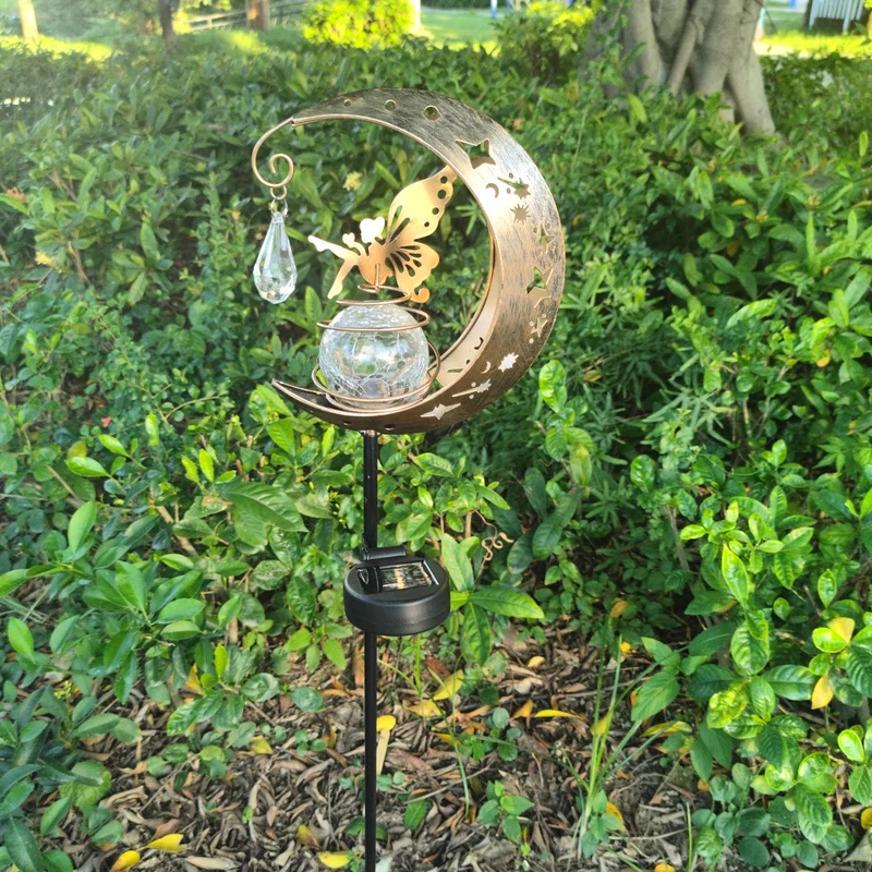 Dekoratives Halbmond Solar-Gartenstecker Licht mit Kristallkugel und Schmetterling Skanto