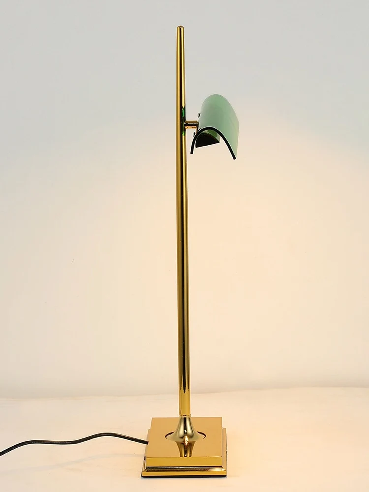 Moderne Minimalistische Schreibtischlampe mit verstellbarem Schirm