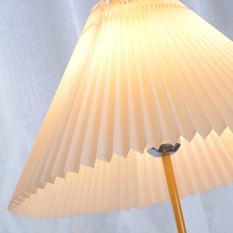Moderne Faltbodenlampe