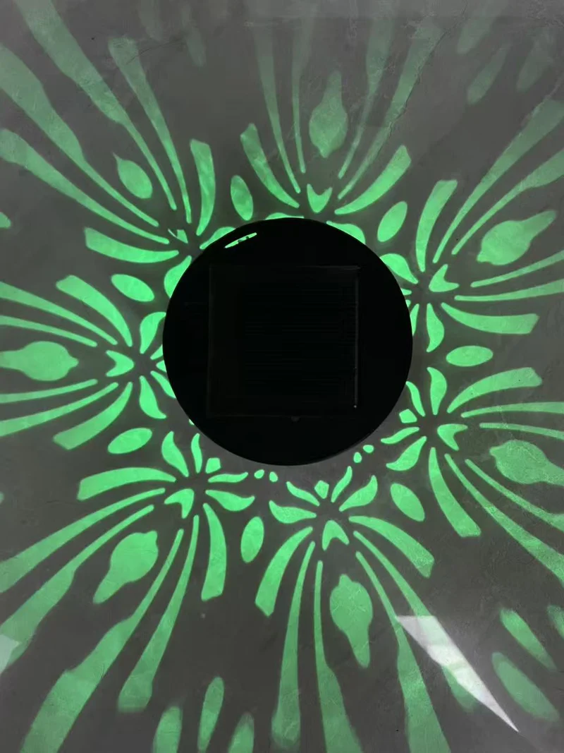 Solar-Projektor-Gartenleuchte mit dekorativem Blumenmuster und Dämmerungssensor Skanto