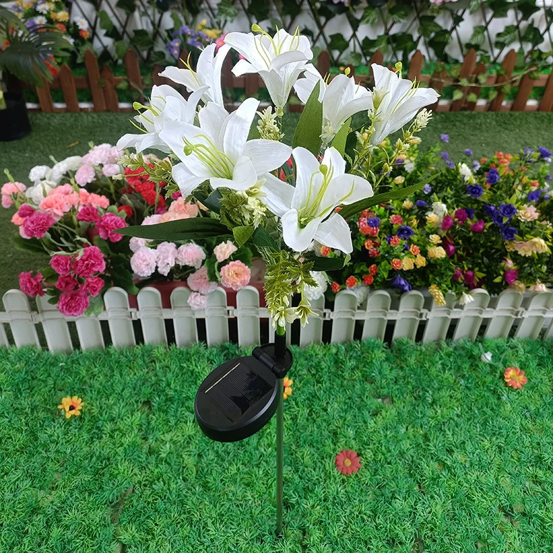 Solarbetriebener lebensechter Lilienblüten-Landschaftsstecker mit Mikro-LED-Cluster und teleskopischem Erdspieß Skanto