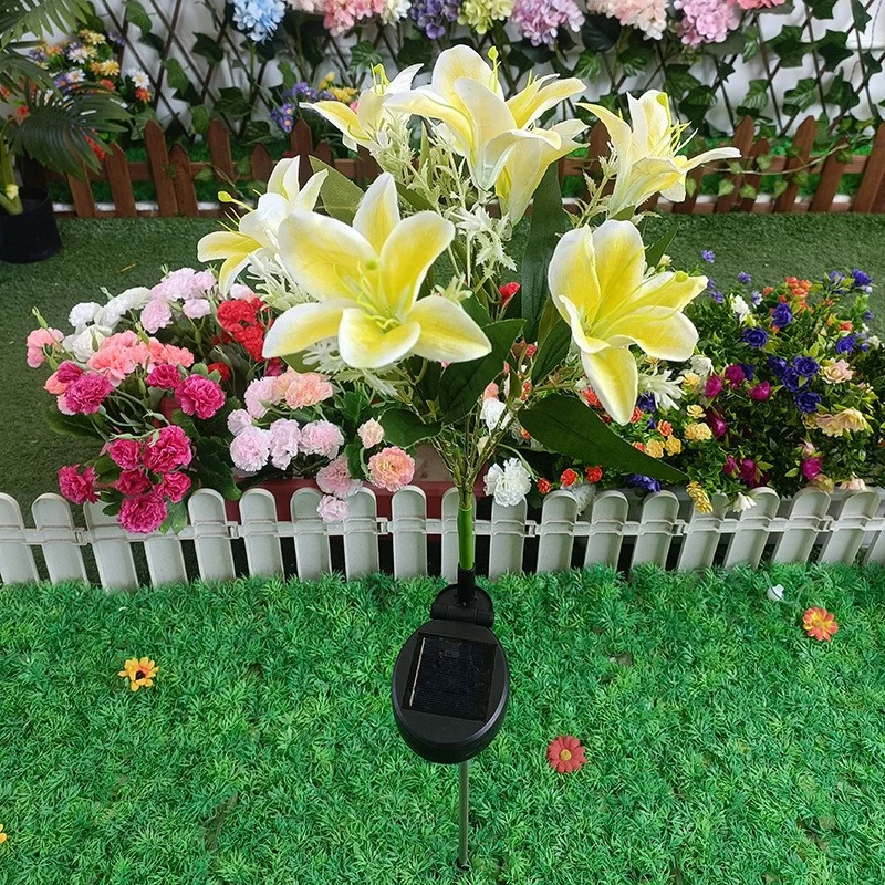 Solarbetriebener lebensechter Lilienblüten-Landschaftsstecker mit Mikro-LED-Cluster und teleskopischem Erdspieß Skanto