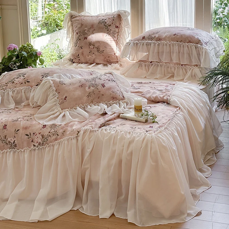 Luxuriöse Rüschen-Bettwäschegarnitur aus Baumwollmischgewebe mit Vintage-Blumenprint und dekorativem Bettrock