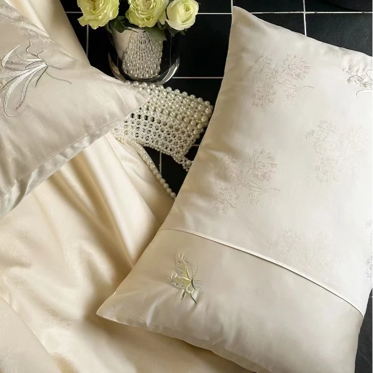 Hochwertiges Baumwollsatin-Bettwäsche-Set mit floraler Stickerei