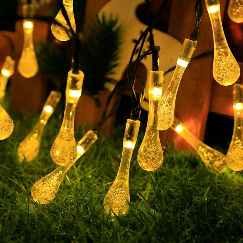 Skanto Kugel-LED-Lichterkette mit wasserdichtem Kupferdraht und strukturierten Klarglasbirnen Skanto