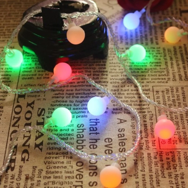 Skanto Kugel-LED-Lichterkette mit wasserdichtem Kupferdraht und strukturierten Klarglasbirnen Skanto