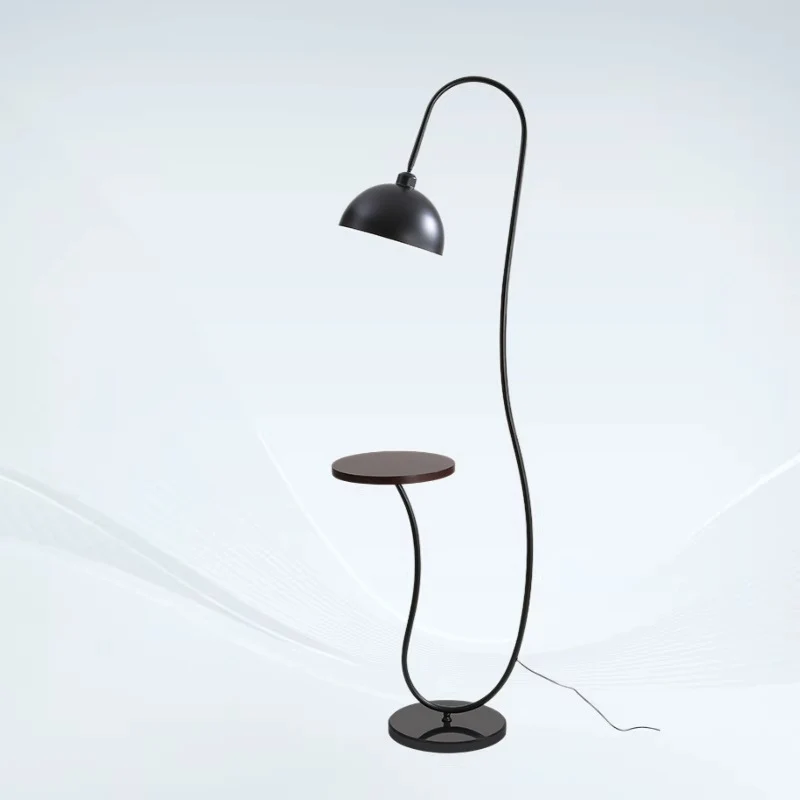 Moderne Funktionale Stehlampe mit Integriertem Beistelltisch
