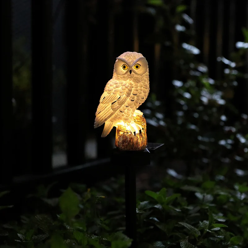 Realistische Eulen-Solar-Gartensteckerleuchte mit LED-Harzskulptur Skanto