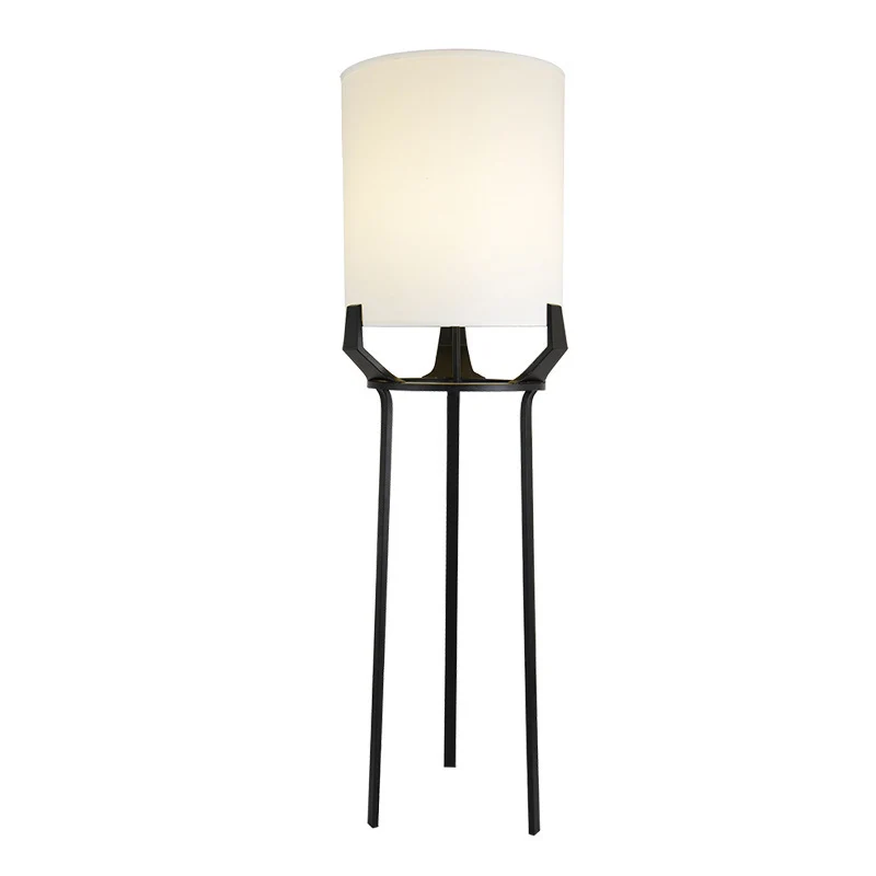 Moderne Stehlampe mit einstellbarer Helligkeit