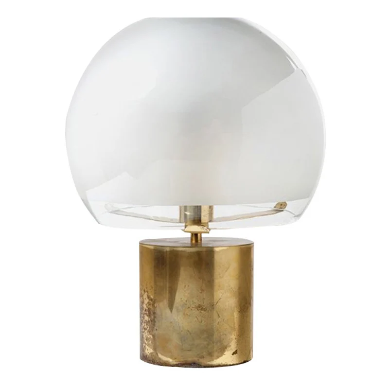Moderne elegante Tischlampe mit goldenem Sockel