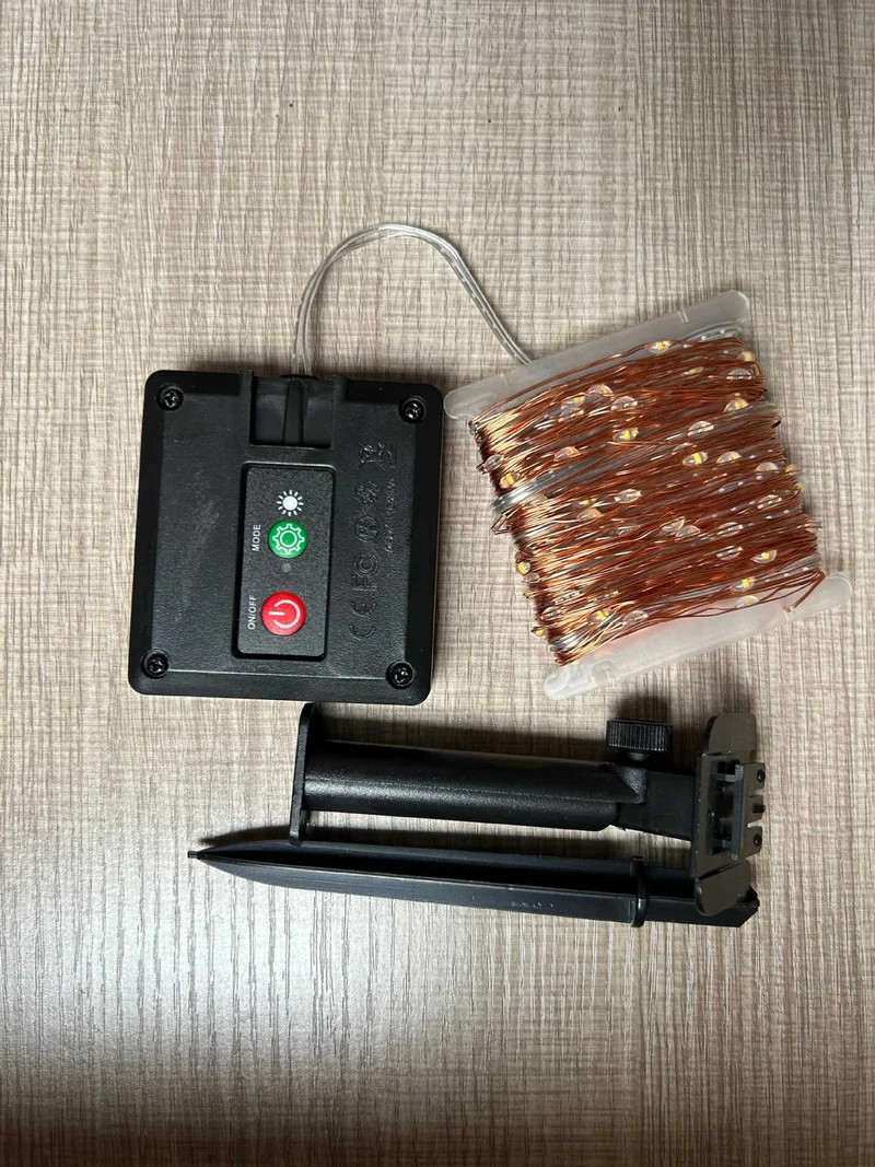 Outdoor Solar Kupferdraht-Lichterkette mit wiederaufladbarer Batteriebox und Erdspieß Skanto