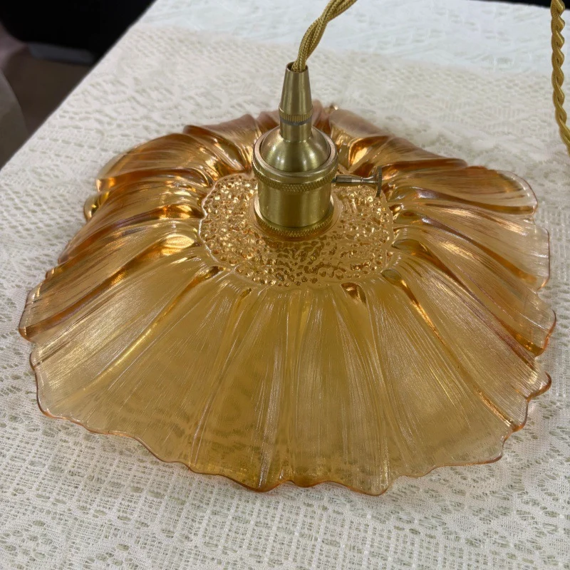 Elegante muschelförmige Pendelleuchte