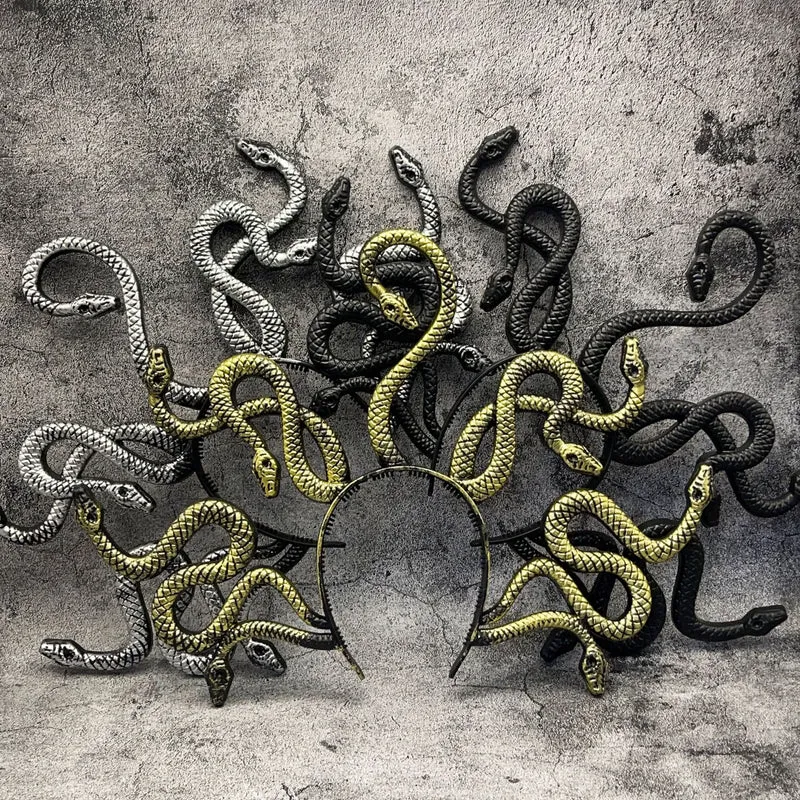 Medusa-inspirierter Haarreif mit 3D-Schlangenapplikationen