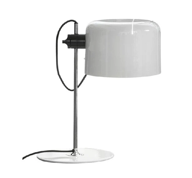 Moderne Schreibtischlampe mit verstellbarem Schirm