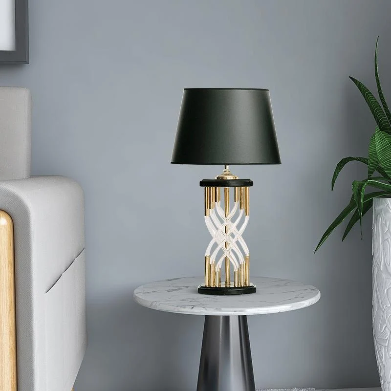 Moderne dekorative Tischlampe mit skulpturaler Basis